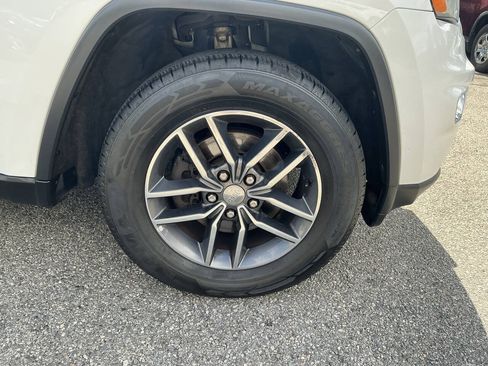 Used 2017 Jeep Grand Cherokee Limited AWD/4WD image 15
