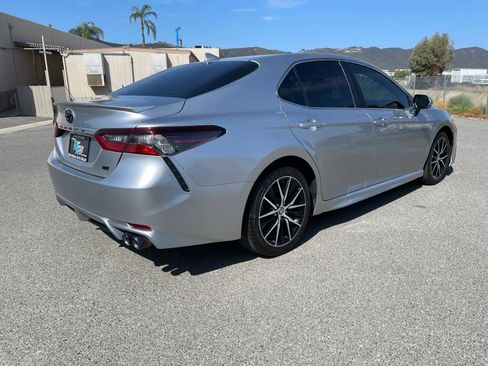 Used 2021 Toyota Camry SE w/ Convenience Package FWD image 5