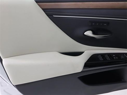 New 2025 Lexus ES 300h w/ Premium Package image 11