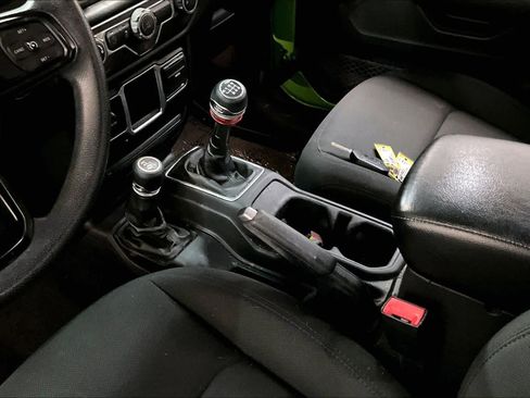 Used 2018 Jeep Wrangler Unlimited Sport image 19