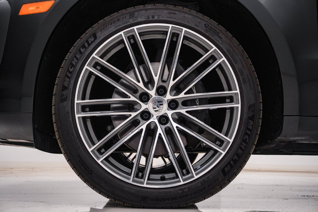 Certified 2026 Porsche Macan AWD/4WD image 13