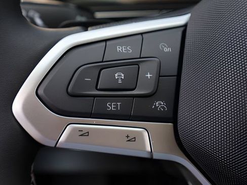Certified 2026 Volkswagen Atlas SE FWD image 20