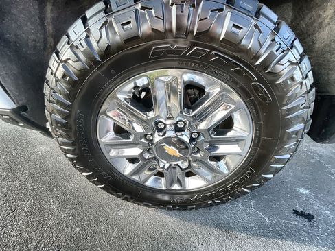 Used 2024 Chevrolet Silverado 2500 High Country w/ Technology Package image 32