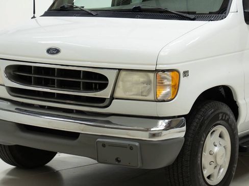 Used 2001 Ford E-350 and Econoline 350 XLT RWD image 9