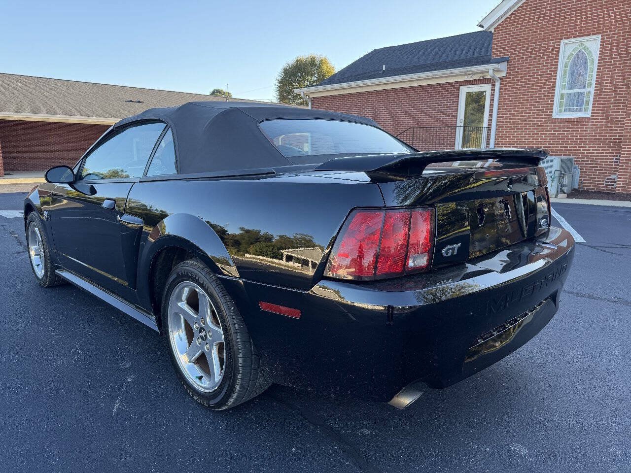 Used 2004 Ford Mustang GT RWD image 5
