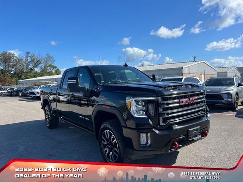 Used 2022 GMC Sierra 2500 AT4 image 2