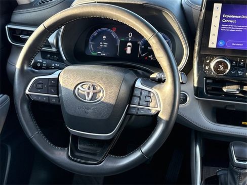 Used 2023 Toyota Highlander Platinum image 14