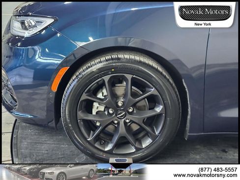 Used 2022 Chrysler Pacifica Limited w/ S Appearance Package image 7