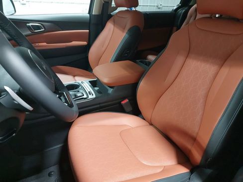 Used 2026 Kia Carnival SX w/ SX Dark Edition Package FWD image 16