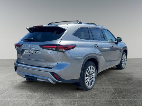New 2026 Toyota Highlander Platinum AWD/4WD image 6