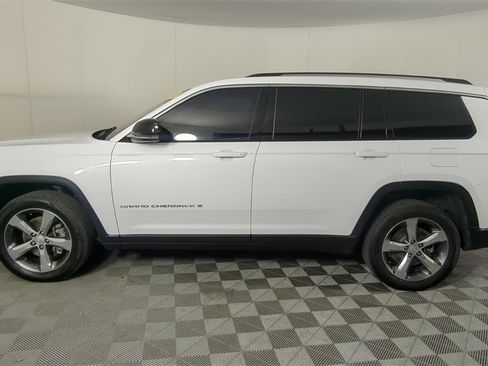 Certified 2022 Jeep Grand Cherokee L Limited w/ Luxury Tech Group II image 8
