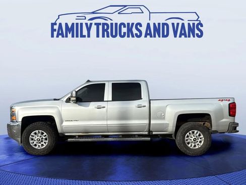 Used 2018 Chevrolet Silverado 2500 LT image 2