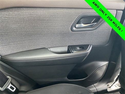 Used 2023 Nissan Rogue SV image 33
