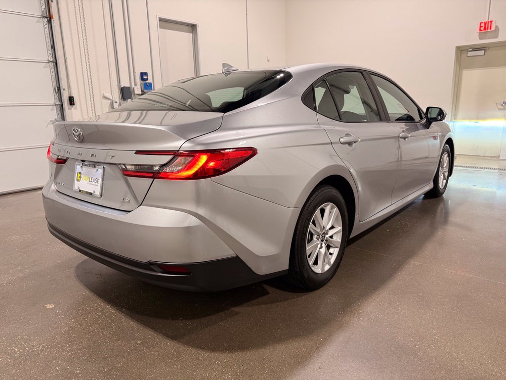 Used 2025 Toyota Camry LE FWD image 5