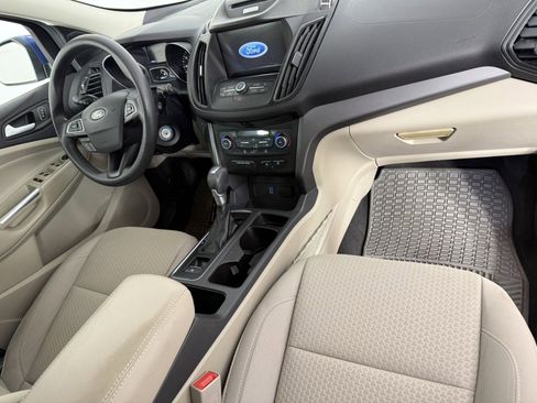 Used 2017 Ford Escape SE w/ Equipment Group 201A FWD image 11