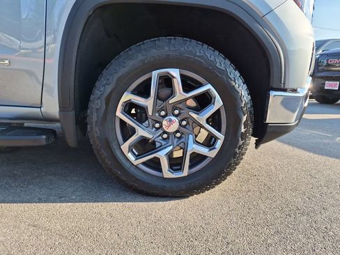 Used 2025 GMC Sierra 1500 SLT AWD/4WD image 18
