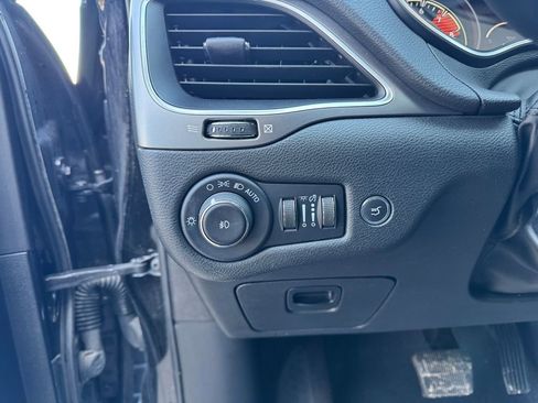 Used 2022 Jeep Cherokee Latitude Lux w/ Sun & Sound Group AWD/4WD image 16