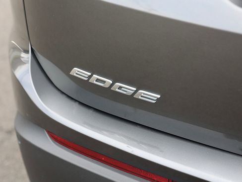 Used 2017 Ford Edge Titanium w/ Equipment Group 301A image 9