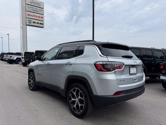 Used 2024 Jeep Compass Limited AWD/4WD image 6