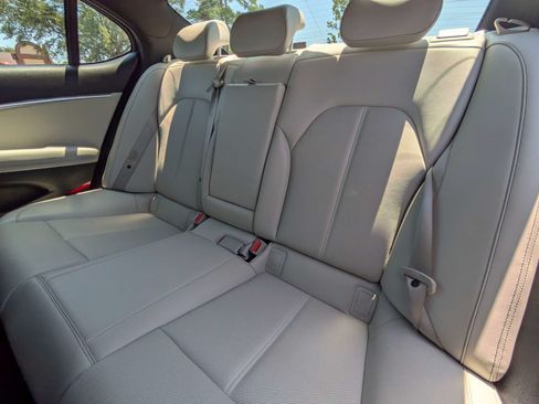 Used 2025 Genesis G70 2.5T AWD/4WD image 7