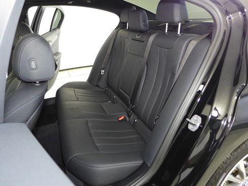 Used 2023 BMW 530e w/ Premium Package image 20