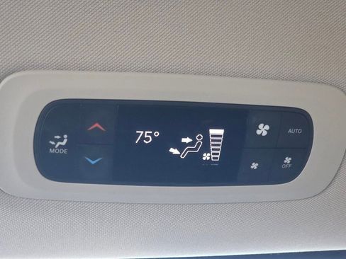 Used 2021 Chrysler Pacifica Touring-L image 23