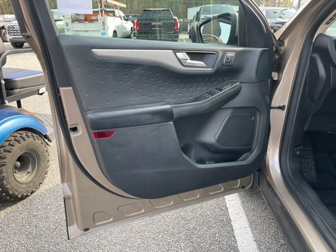 Used 2020 Ford Escape SEL image 11