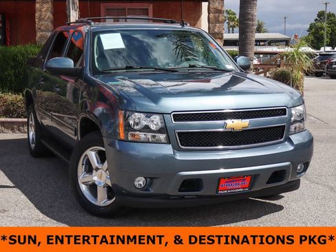 Used 2011 Chevrolet Avalanche LT RWD image 2