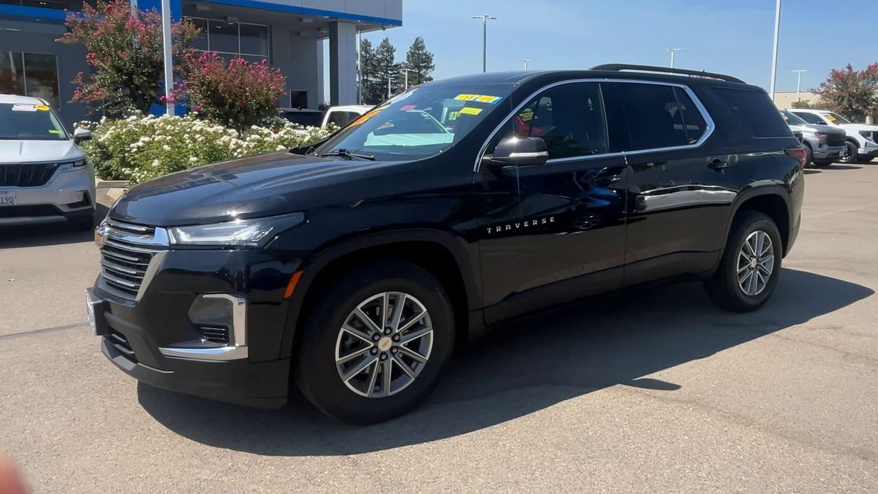 Used 2023 Chevrolet Traverse LT w/ LPO, Cargo Package AWD/4WD image 3