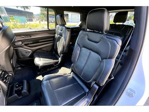 Used 2021 Jeep Grand Cherokee L Overland w/ Luxury Tech Group IV AWD/4WD image 26