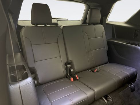 Used 2023 Chevrolet Traverse RS AWD/4WD image 22