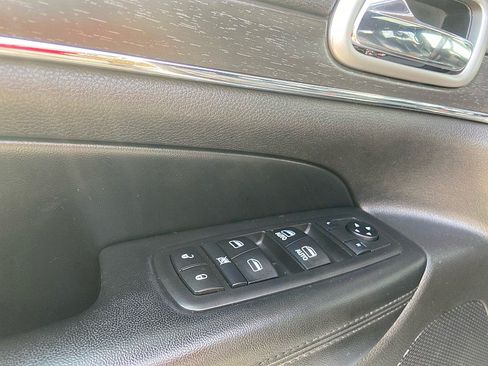Used 2018 Jeep Grand Cherokee Limited AWD/4WD image 12