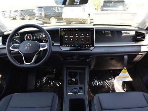 New 2026 Volkswagen Tiguan SE image 7