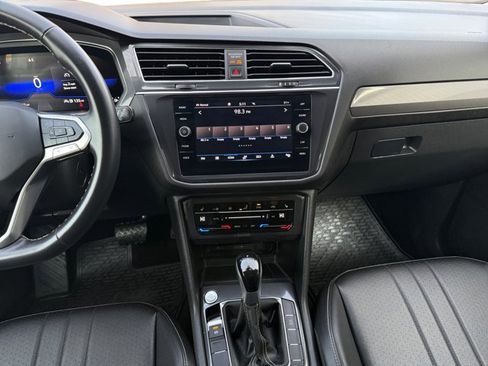 Used 2024 Volkswagen Tiguan SE image 15