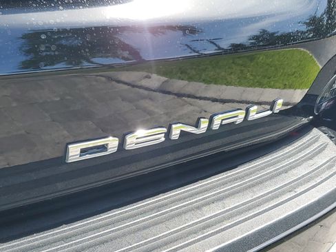 Certified 2024 GMC Yukon XL Denali w/ Denali Reserve Package AWD/4WD image 8