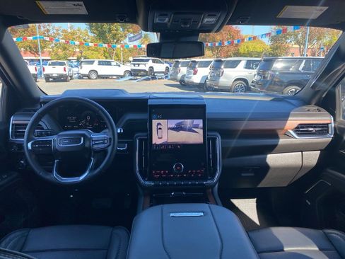 Used 2025 GMC Yukon XL Denali image 30