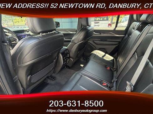 Used 2025 Jeep Grand Cherokee Limited AWD/4WD image 18