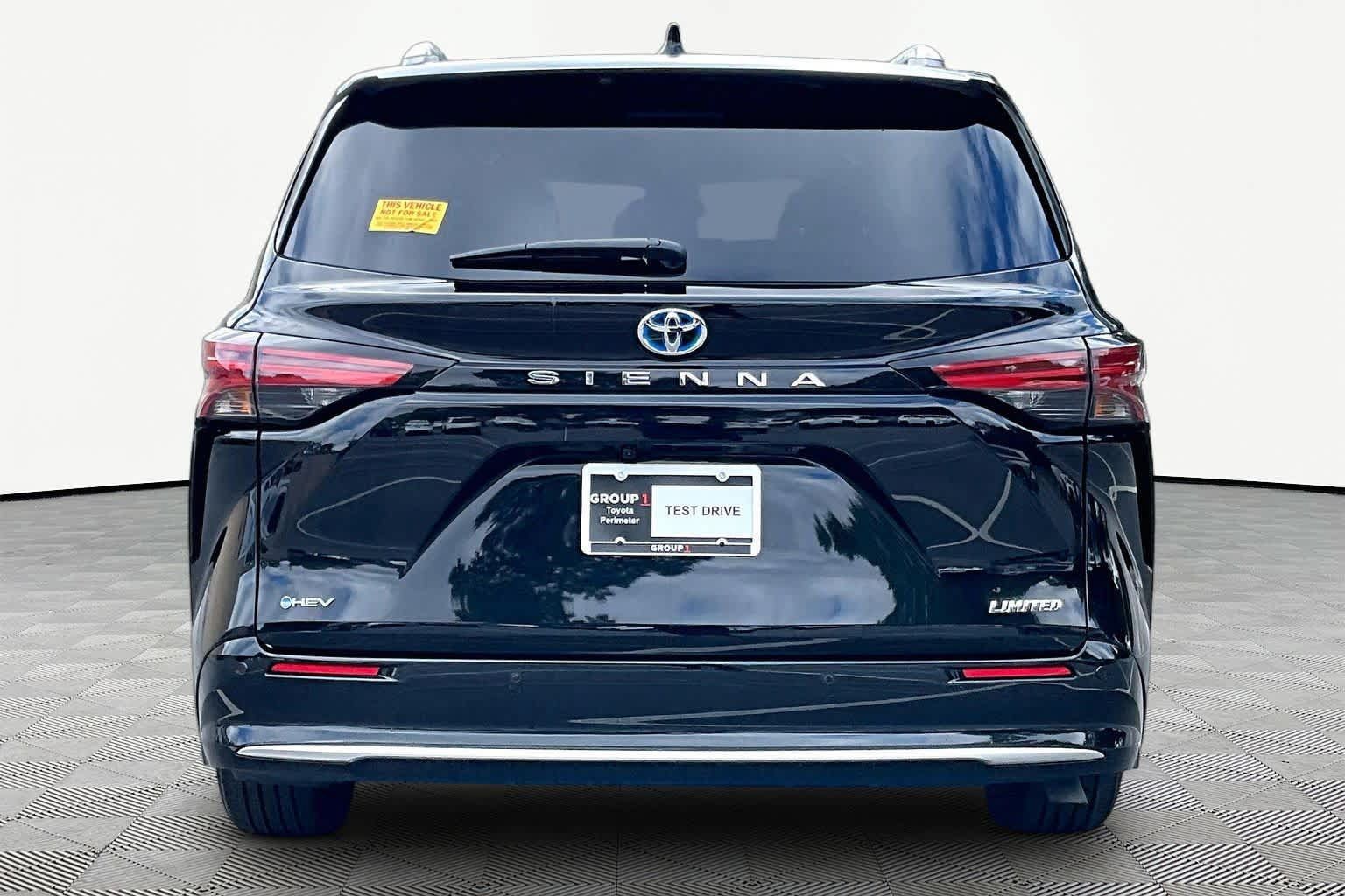 Used 2025 Toyota Sienna Limited FWD image 5