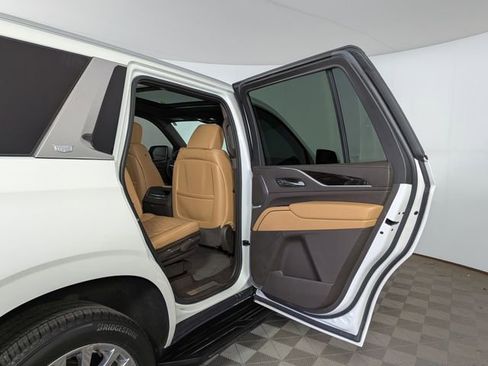 Used 2021 Cadillac Escalade Premium Luxury AWD/4WD image 34