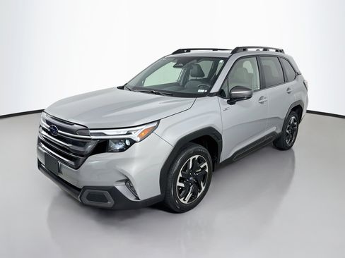 Used 2025 Subaru Forester Limited AWD/4WD image 3