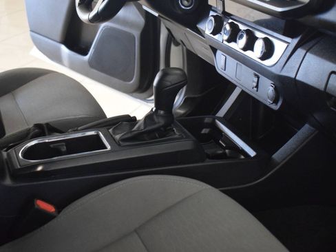 Used 2017 Toyota Tacoma SR AWD/4WD image 56
