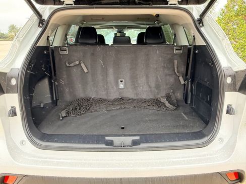 Used 2023 Toyota Highlander L image 14