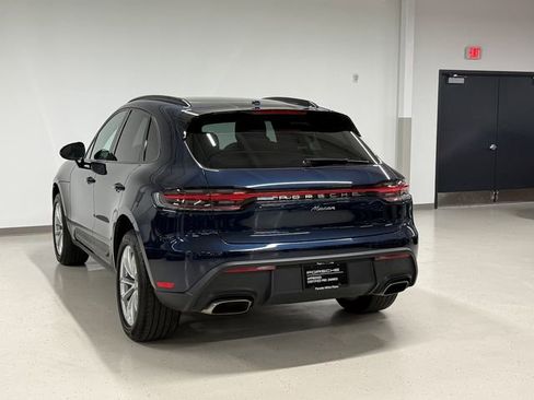 Certified 2022 Porsche Macan AWD/4WD image 3