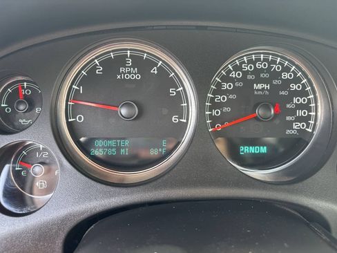 Used 2010 Chevrolet Suburban LTZ AWD/4WD image 32