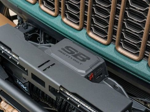 Used 2025 Jeep Wrangler Unlimited Rubicon w/ Technology Group image 23