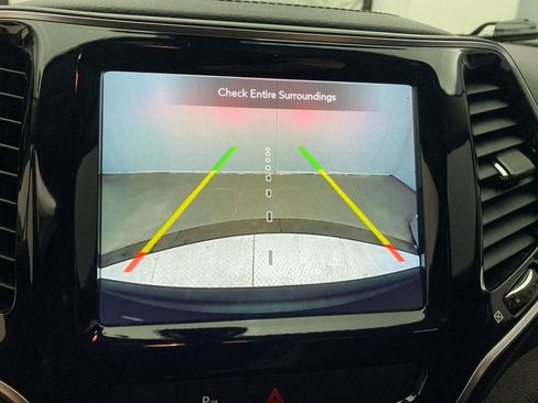 Used 2020 Jeep Cherokee Limited AWD/4WD image 18