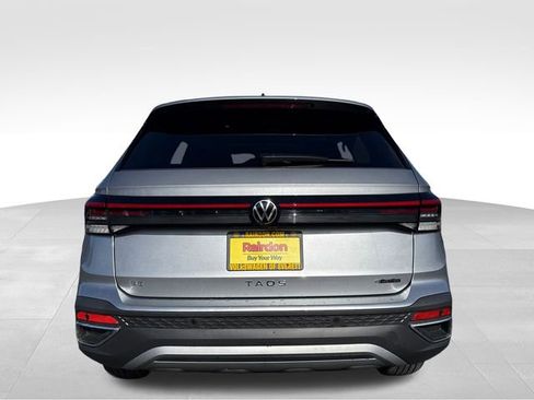 New 2026 Volkswagen Taos SE image 6