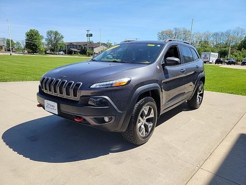 Used 2015 Jeep Cherokee Trailhawk w/ Comfort/Convenience Group AWD/4WD image 2