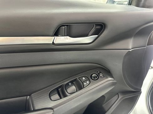 Used 2022 Nissan Altima 2.5 SV AWD/4WD image 9