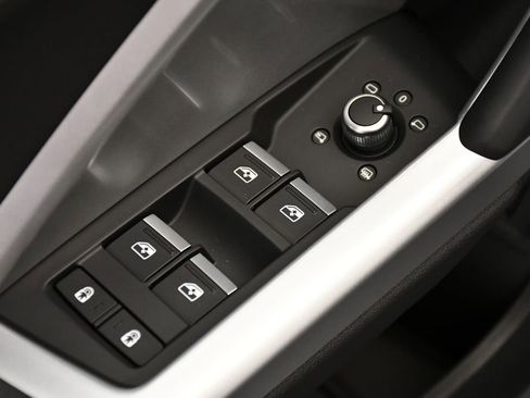 Certified 2025 Audi Q3 2.0T Premium Plus w/ Premium Plus Package image 36